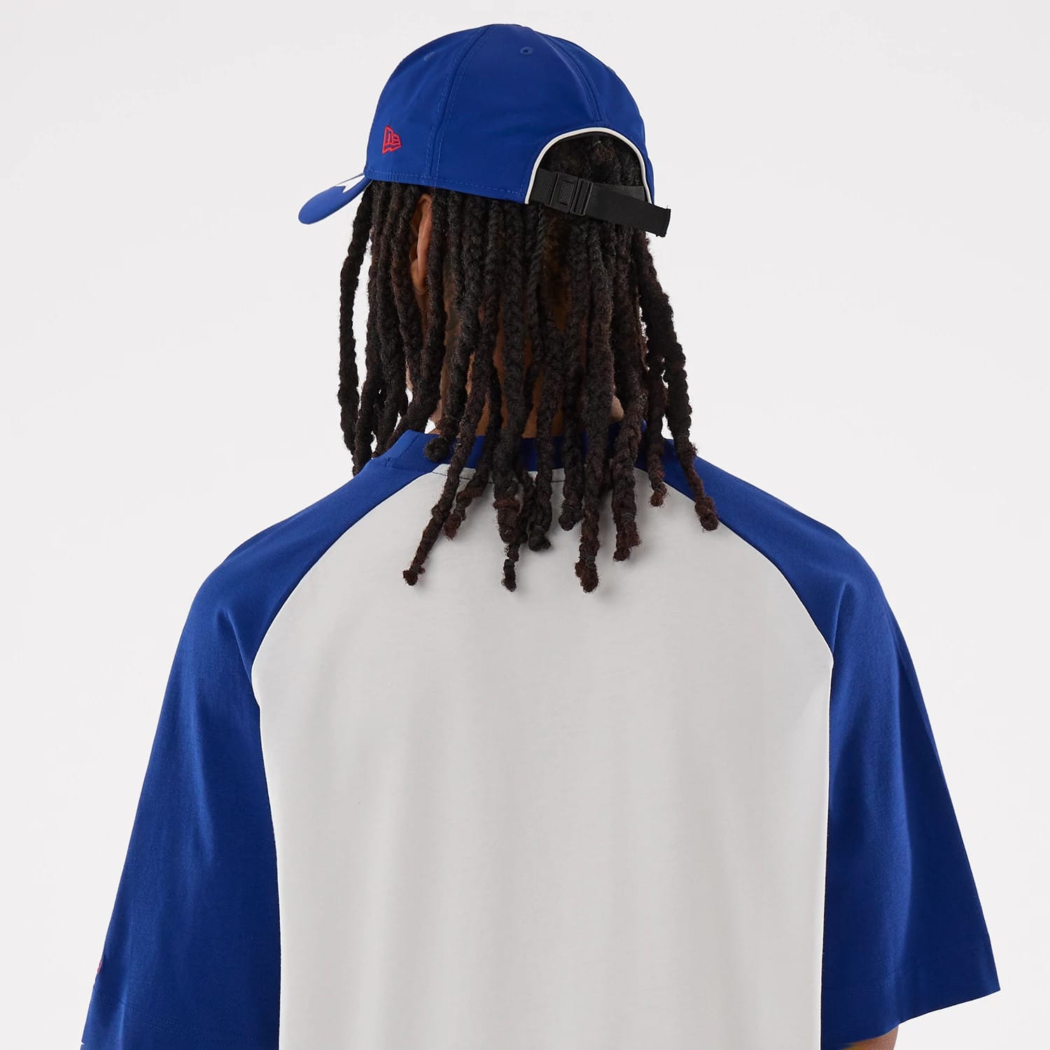 The model is wearing this MLB LA Dodgers Boxy T-Shirt in white. 4