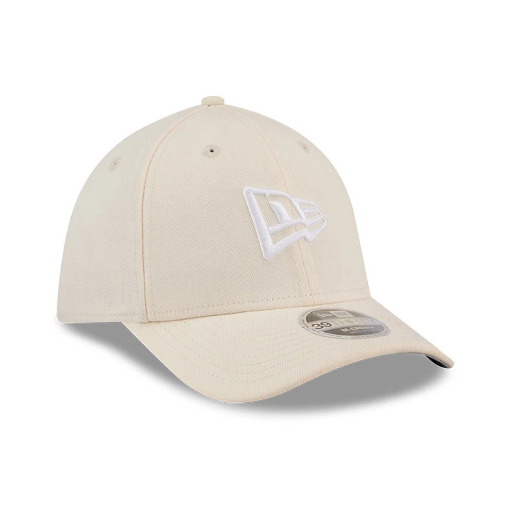 New Era Flag Light Beige New Era 39THIRTY M-Crown Stretch Fit Cap, front view showing a white embroidered New Era flag logo on the front panel, with a curved visor and a 39THIRTY size sticker positioned on the visor.