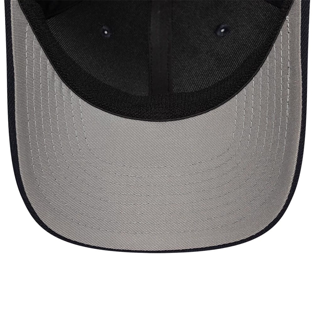 Pictured is this New Era Mono 39SEVENTY Stretch Fit cap in navy. 2