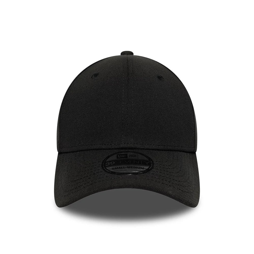 New Era Mono Black 39SEVENTY Stretch Fit Cap, front view showing the curved black visor with a 39SEVENTY size sticker, a structured black crown with embroidered eyelets, and a top button for a seamless monochrome look.