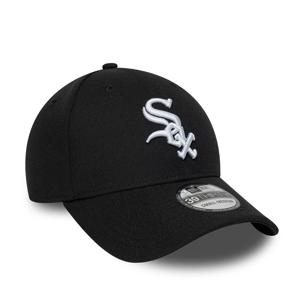Chicago White Sox MLB Classic Black New Era 39THIRTY Stretch Fit Cap, three-quarter view showing the white embroidered Sox logo on the front panel, curved black visor, and 39THIRTY size sticker on the top of the visor.