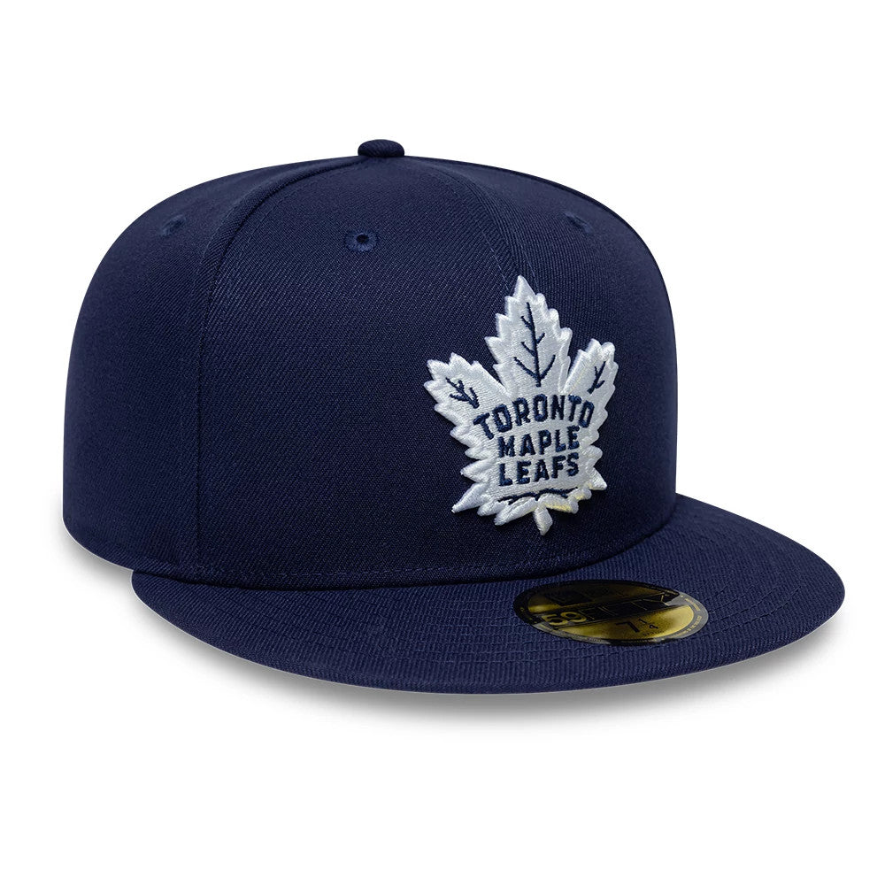 Toronto Maple Leafs NHL Basic Navy New Era 59FIFTY Fitted Cap, front view showing the raised white embroidered maple leaf logo on the structured navy crown, complemented by a matching flat visor and gold 59FIFTY size sticker on the visor.