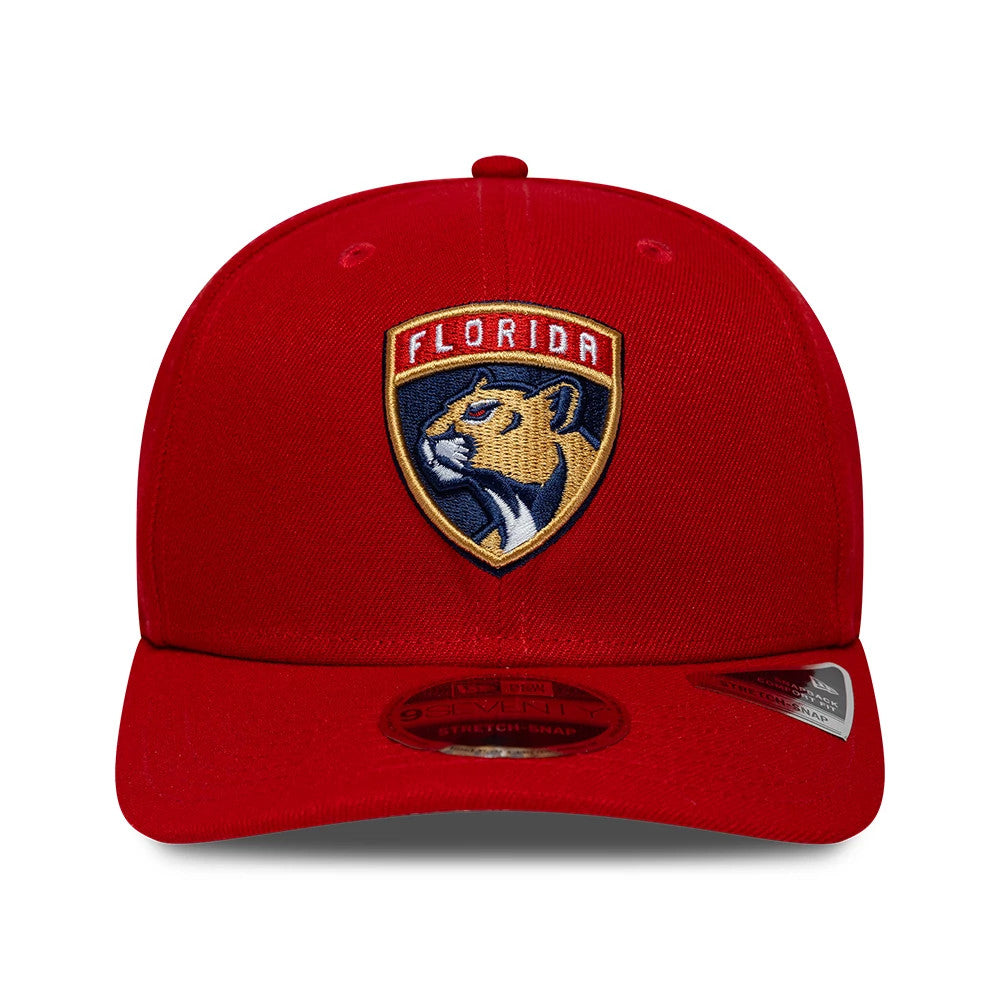 Florida Panthers NHL Team Red New Era 9SEVENTY Stretch Snap Adjustable Cap, front view showing the raised embroidered panther head logo on the centre of the red structured crown, flat red visor with 9SEVENTY size sticker on top.