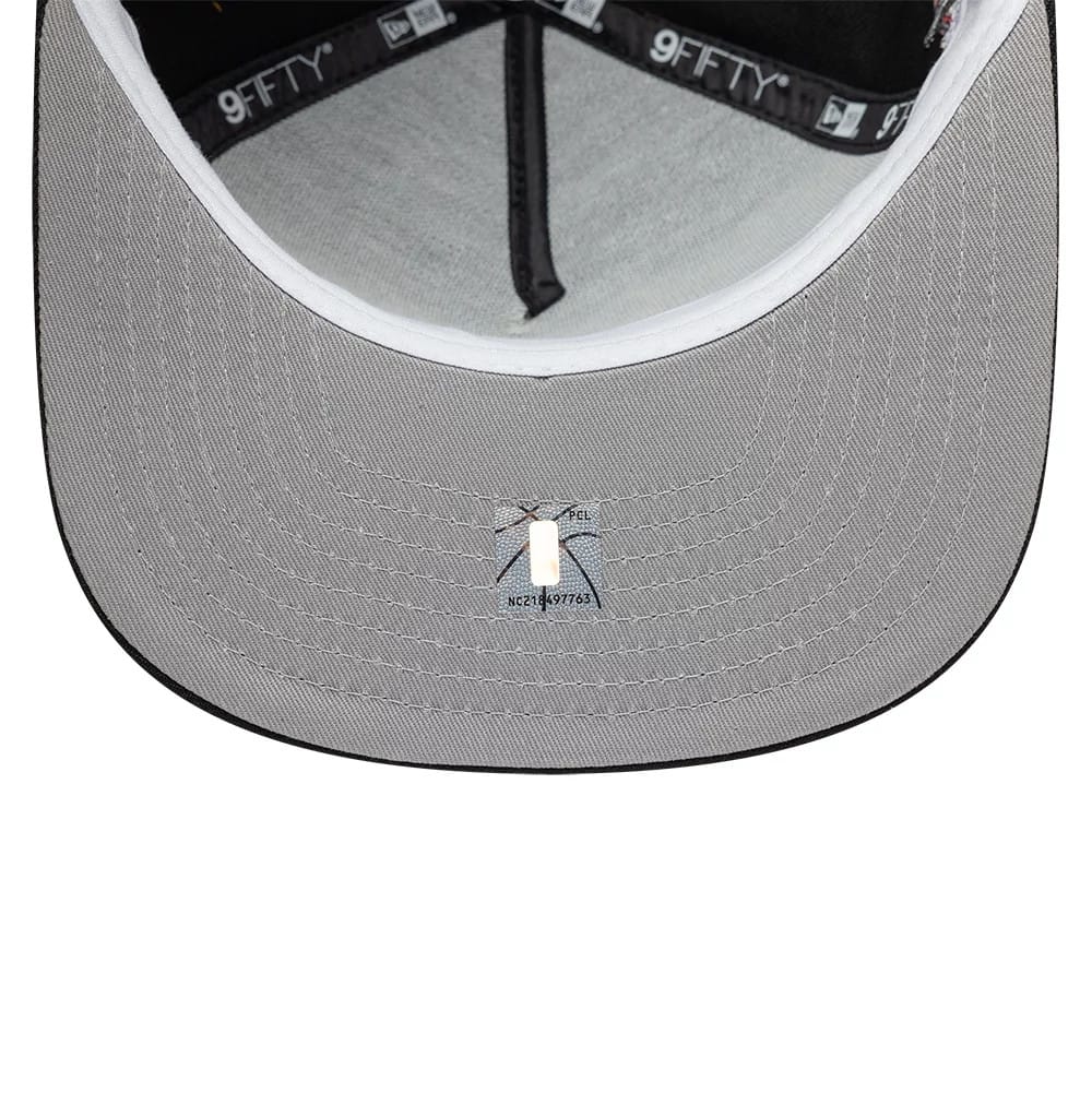 Pictured is this NBA Hardwood Classic Chicago Bulls 9FIFTY A-Frame Snapback cap in black. 2