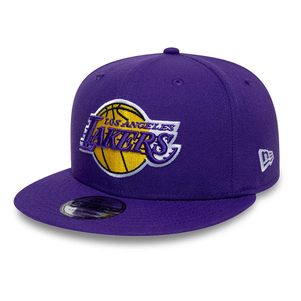 LA Lakers NBA Purple New Era 9FIFTY Snapback Adjustable Cap, front view showing the raised embroidered Lakers logo in yellow and white on the structured purple front panel, with a purple flat visor and a black and silver 9FIFTY size sticker.