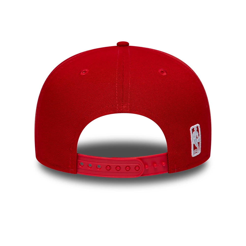 Pictured is this NBA Chicago Bulls 9FIFTY Snapback cap in red. 4