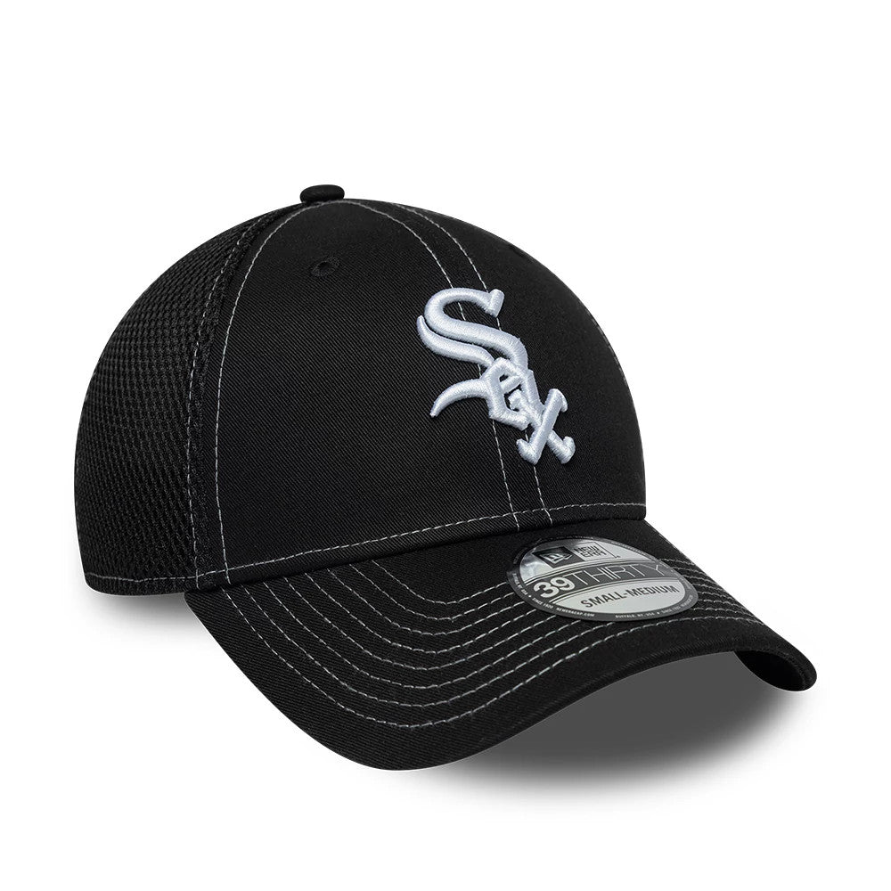 Chicago White Sox MLB Neo Black New Era 39THIRTY Stretch Fit Cap, front view showing the raised white Sox logo on the front panel, curved black visor with contrasting stitching, and the 39THIRTY size sticker on the top of the visor.