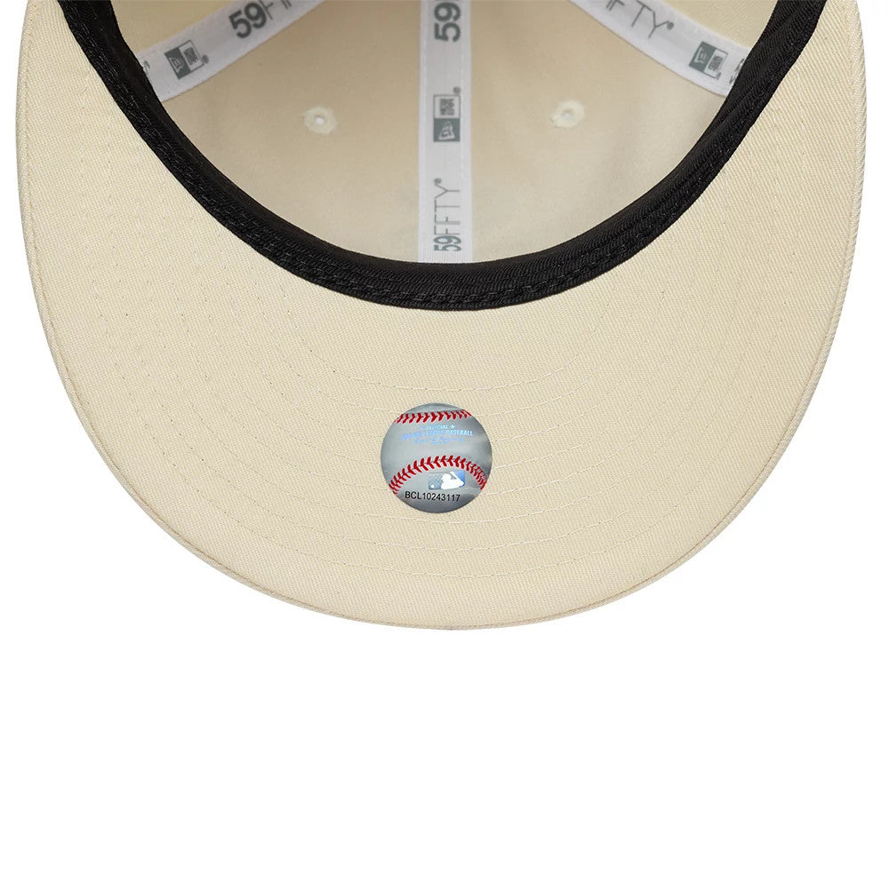 Pictured is this MLB Baseball Stitch Chicago White Sox Retro Crown 59FIFTY Fitted cap in Cream. 7