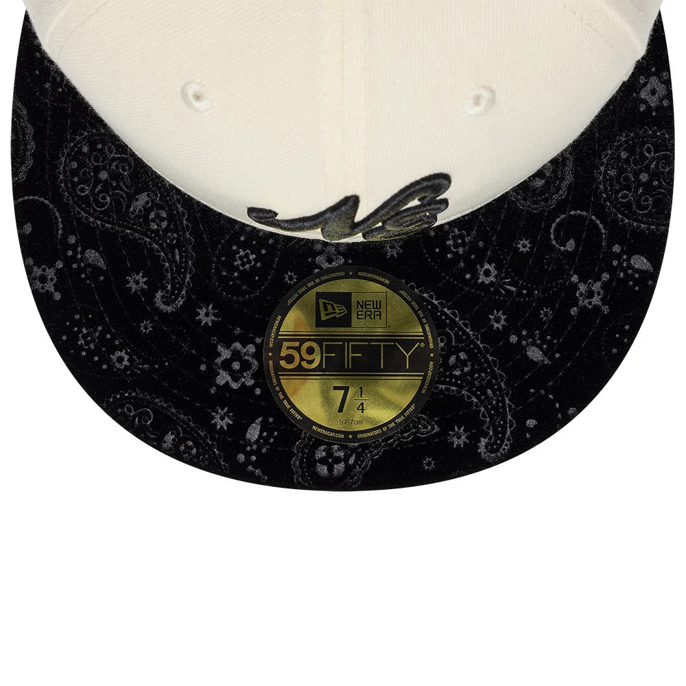 Pictured is this New Era Paisley Visor 59FIFTY Fitted cap in light beige. 2