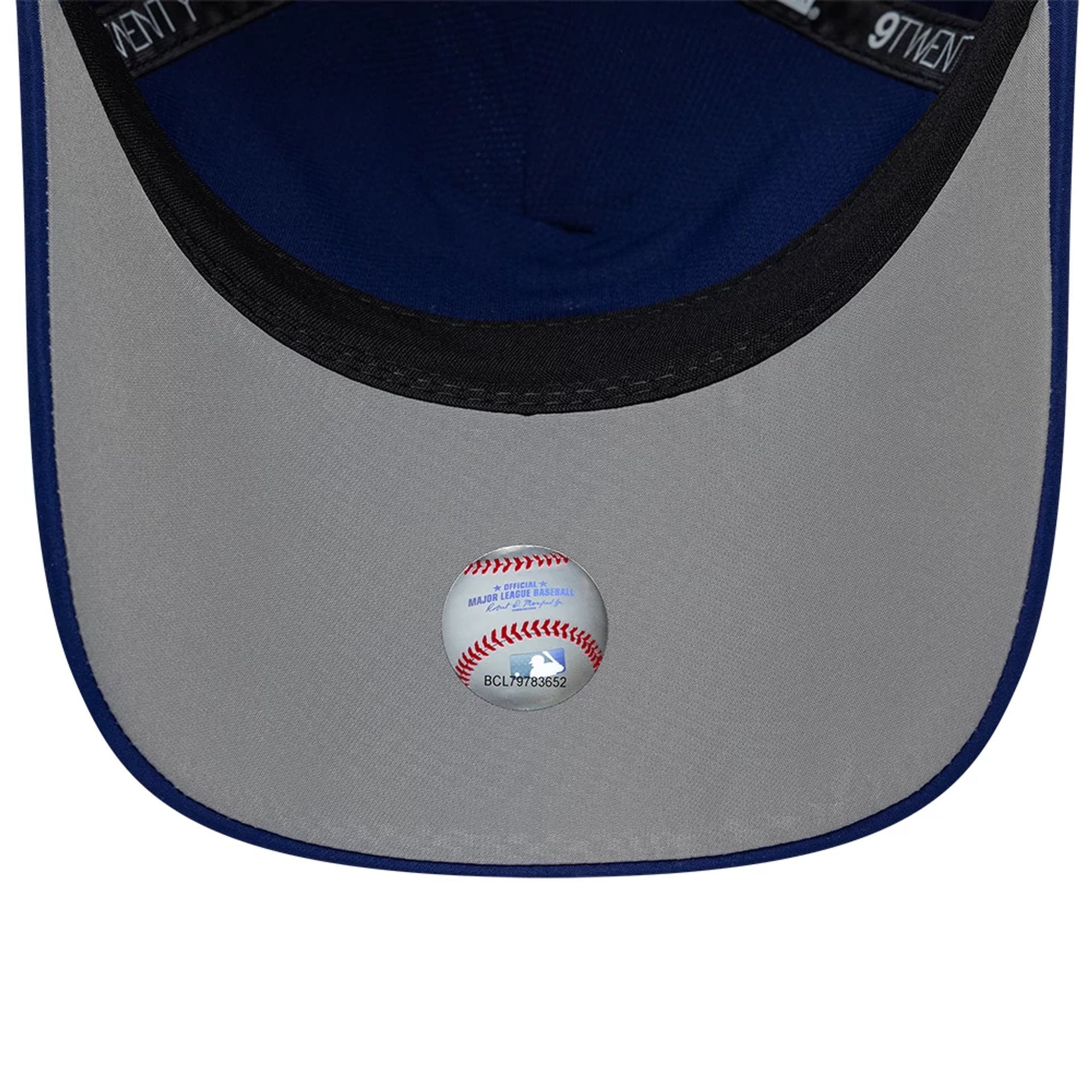 Pictured is this MLB Panel Texas Rangers 9TWENTY A-Frame cap in dark blue. 2