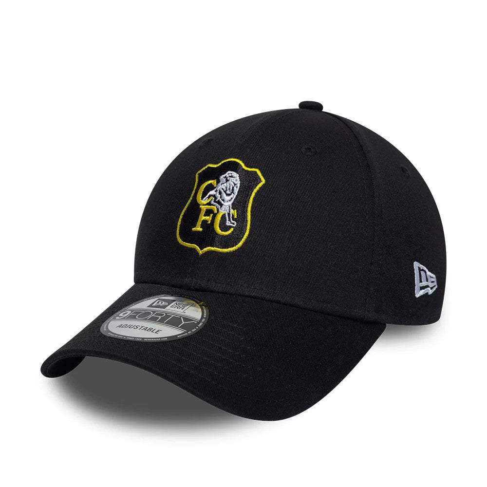 Chelsea FC Lion Crest Retro Goal Keeper Black New Era 9FORTY Adjustable Cap, three-quarter view showing the yellow and white embroidered lion crest logo on the front panel, a curved black visor with a 9FORTY size sticker.