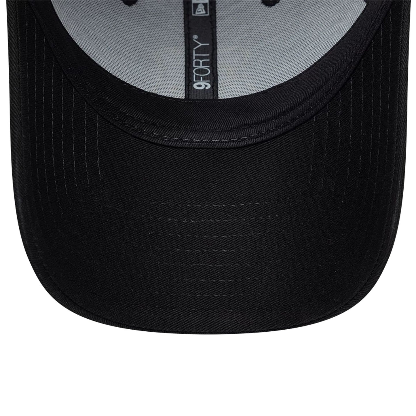 Pictured is this Retro Goal Keeper Chelsea FC Lion Crest 9FORTY cap in black. 7