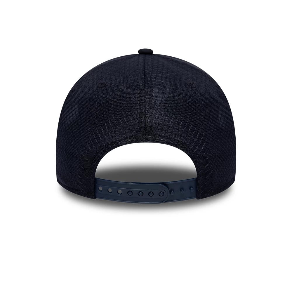 Pictured is this Retro Goal Keeper Chelsea FC Lion Crest 9TWENTY A-Frame cap in navy. 4