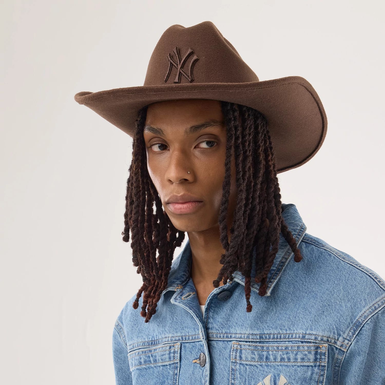Pictured is this MLB New York Yankees Wide Brim Fedora Cowboy hat in dark brown. 1