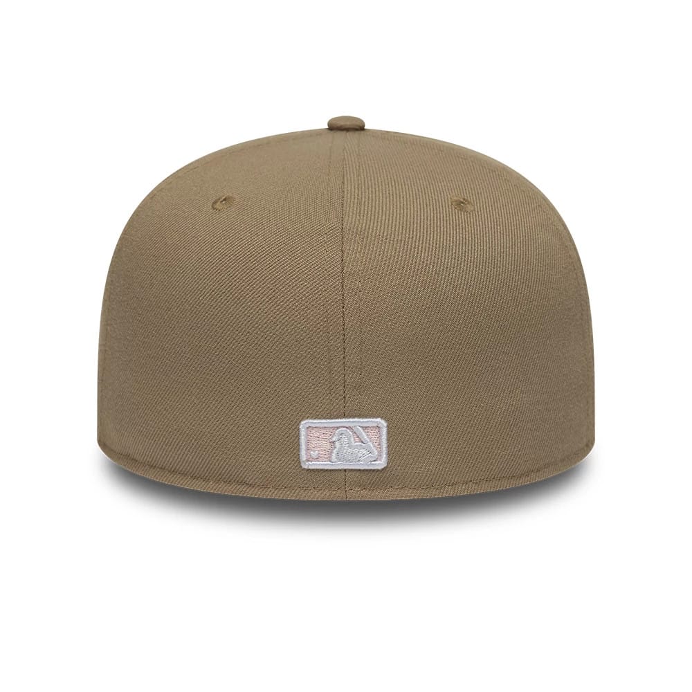 Pictured is this MLB Floral Outline Chicago White Sox 59FIFTY Fitted cap in beige. 7