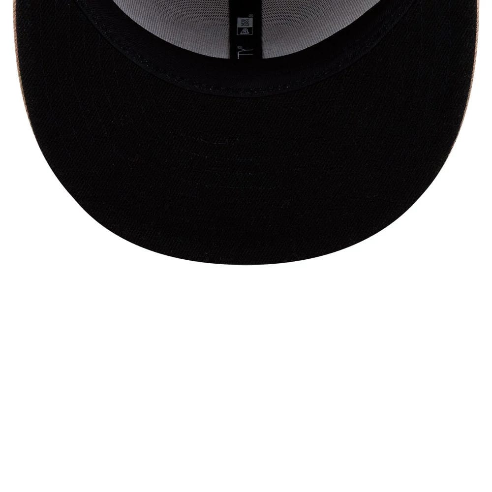 Pictured is this Roji Soccer 59FIFTY Fitted cap in beige. 2