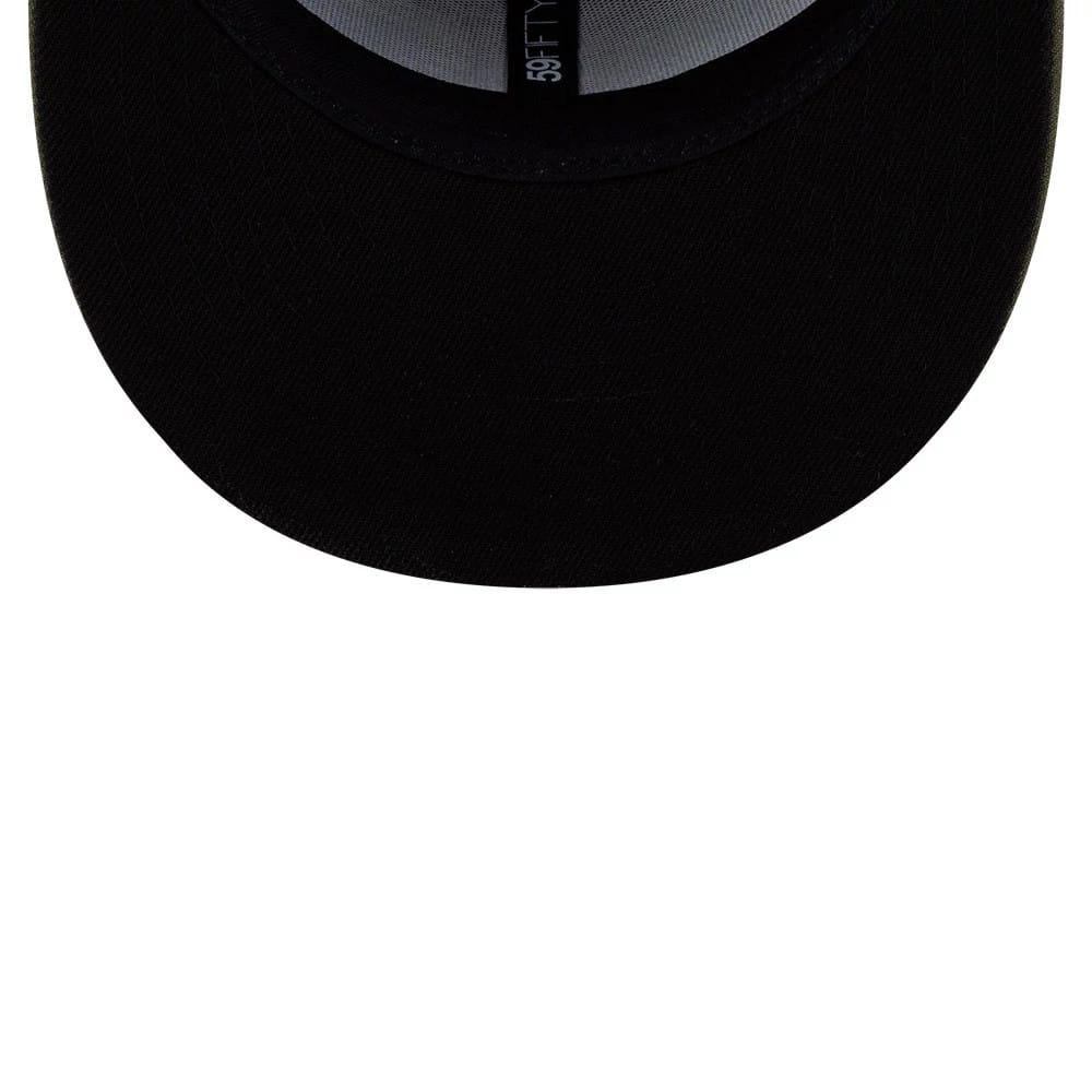 Pictured is this Roji Soccer 59FIFTY Fitted cap in green. 2