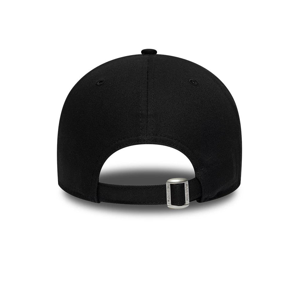 Pictured is this NBA Team Outline Chicago Bulls 9FORTY cap in black. 4