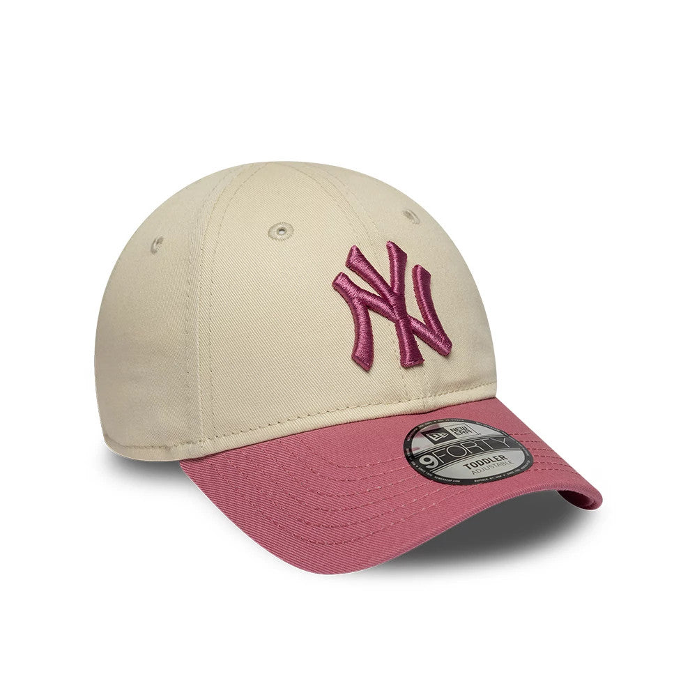 Yankees Toddler MLB League Essential Light Beige New Era 9FORTY Adjustable Cap, front view showing the pink raised embroidered NY logo on the light beige crown, a contrasting pink curved visor, and the 9FORTY size sticker on the visor.