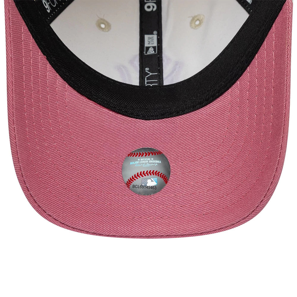 Pictured is this Toddler MLB League Essential New York Yankees 9FORTY cap in light beige & pink. 5