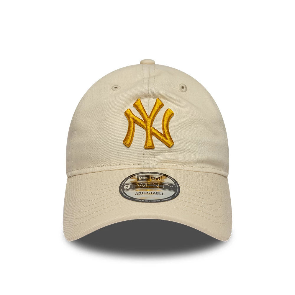 New York Yankees MLB League Essential Light Beige New Era 9TWENTY Adjustable Cap, front view showing the raised gold NY logo embroidered on the front panel, with a light beige curved visor and a 9TWENTY size sticker in the centre.