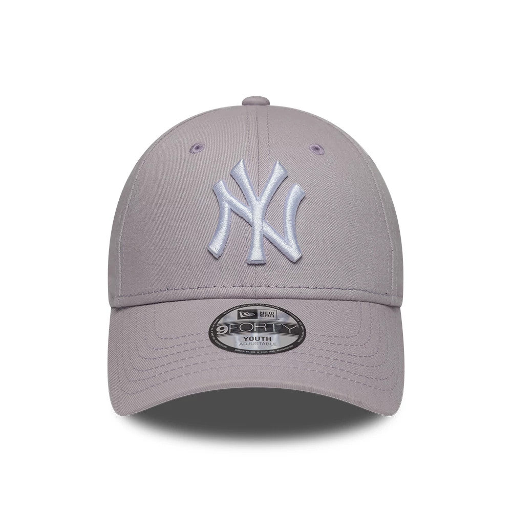 Yankees Youth MLB League Essential Pastel Purple New Era 9FORTY Adjustable Cap, front view showing the raised white embroidered NY logo on the structured pastel purple crown, with matching visor and centred 9FORTY size sticker.