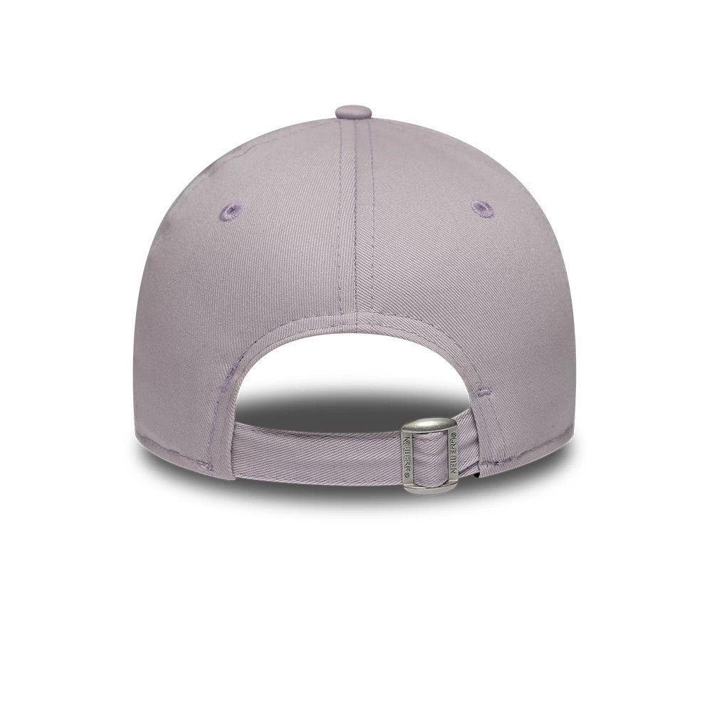 Yankees Youth MLB League Essential Pastel Purple New Era 9FORTY Adjustable Cap, rear view showing a pastel purple structured crown, an adjustable strap with buckle closure at the back, and matching embroidered eyelets and top button.