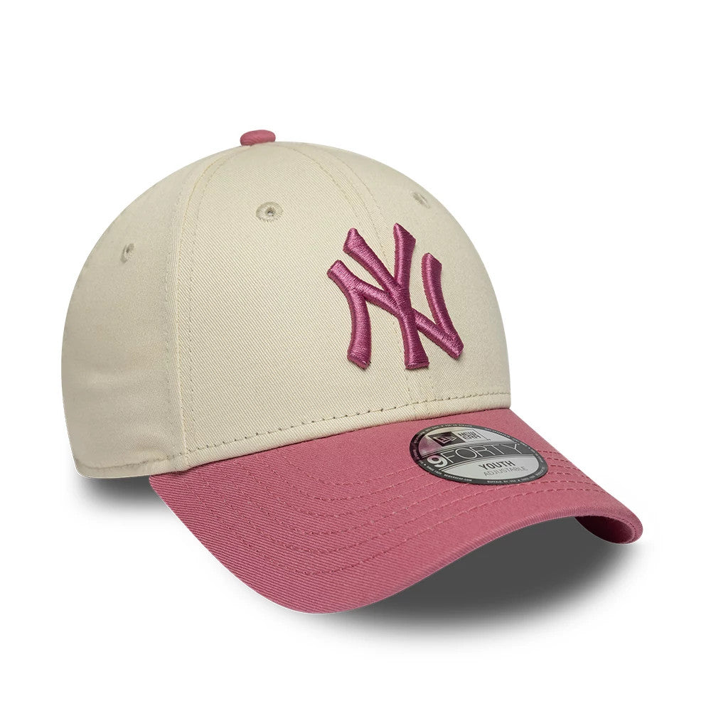 Yankees Youth MLB League Essential Light Beige & Pink New Era 9FORTY Adjustable Cap, three-quarter view showing the pink raised NY logo on the light beige front panels, a contrasting pink curved visor with a 9FORTY size sticker.