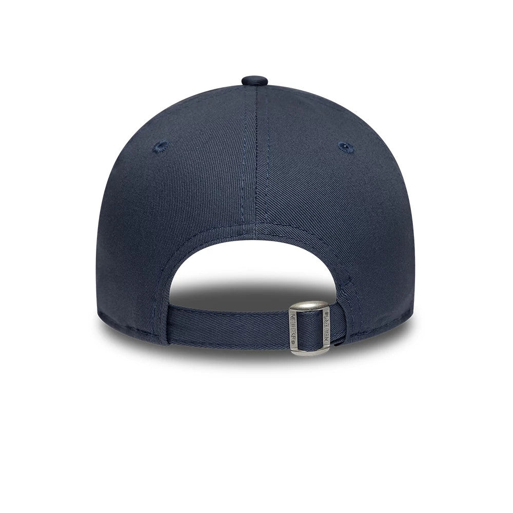 Yankees Youth MLB League Essential Dark Blue New Era 9FORTY Adjustable Cap, rear view showing the curved structure of the dark blue crown, with a adjustable buckle and a hole for air circulation on an unstructured back panel.