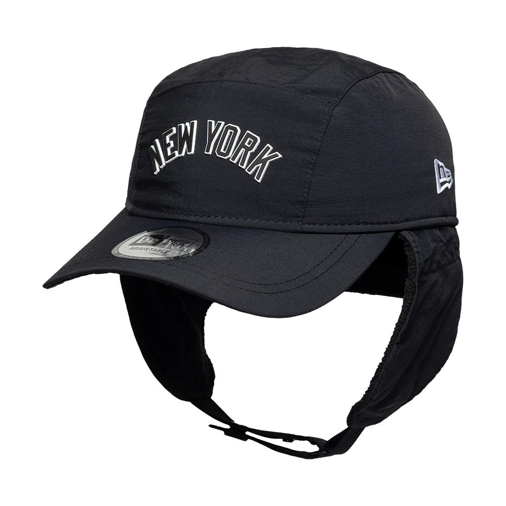 New Era New York Yankees MLB Fleece Black Dogear Camper Adjustable Cap, three-quarter view showing the arched white embroidered 'New York' on the front panel, black visor with a Camper size sticker.