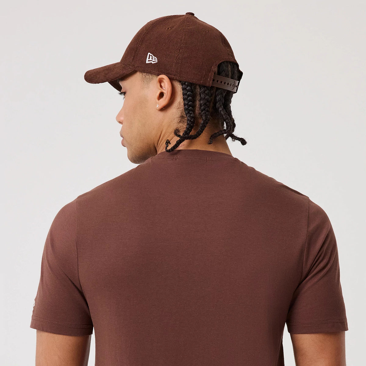 The model is wearing this MLB Linear LA Dodgers T-Shirt in brown. 8