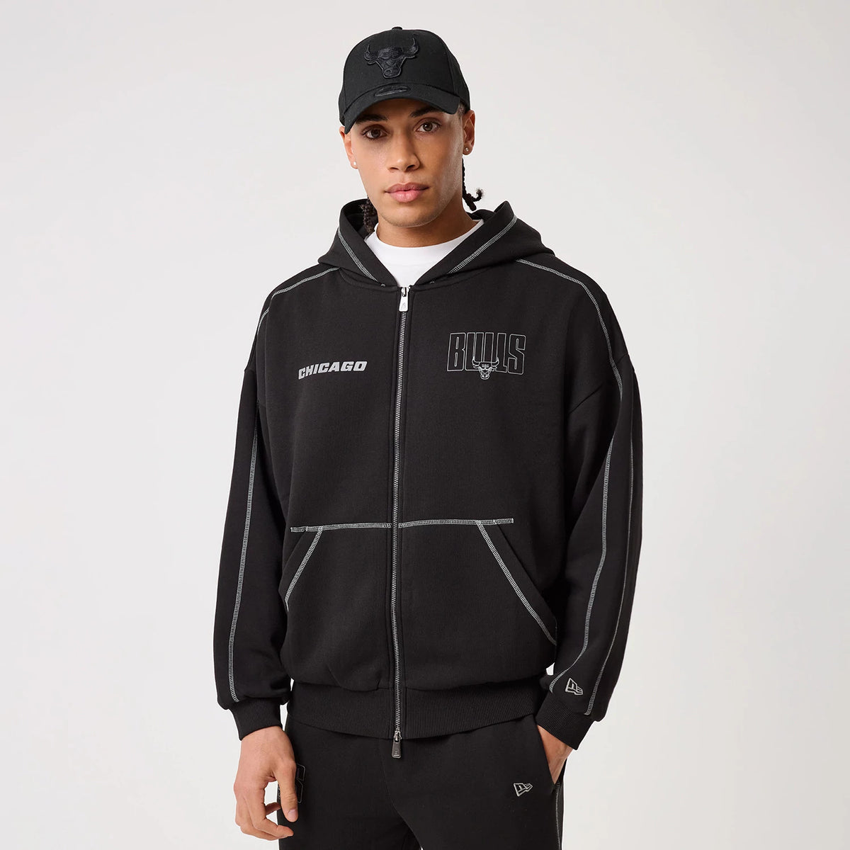 The model is wearing this NBA Graphic Chicago Bulls Pullover Hoodie in black. 3
