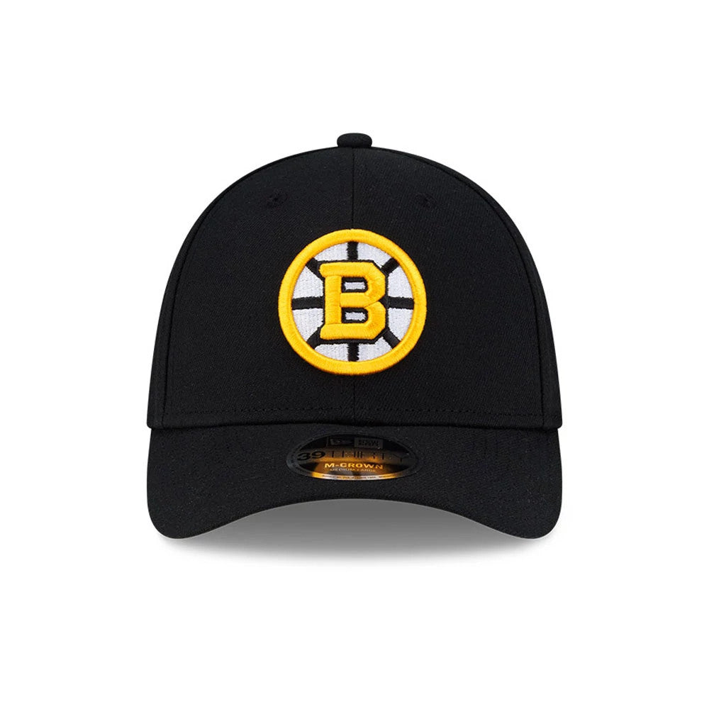Boston Bruins NHL Team Black New Era 39THIRTY M-Crown Stretch Fit Cap, front view showing a raised embroidered yellow B logo within a circular background on the structured black crown, complemented by a black curved visor and a 39THIRTY size sticker.