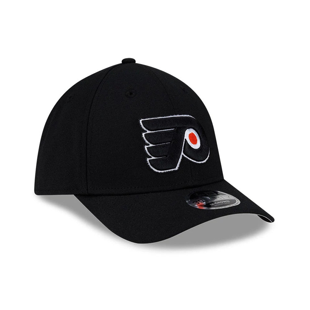 Philadelphia Flyers NHL Team Black New Era 39THIRTY M-Crown Stretch Fit Cap, three-quarter view showing the raised embroidered Flyers front logo in black, white, and orange, with a black curved visor.