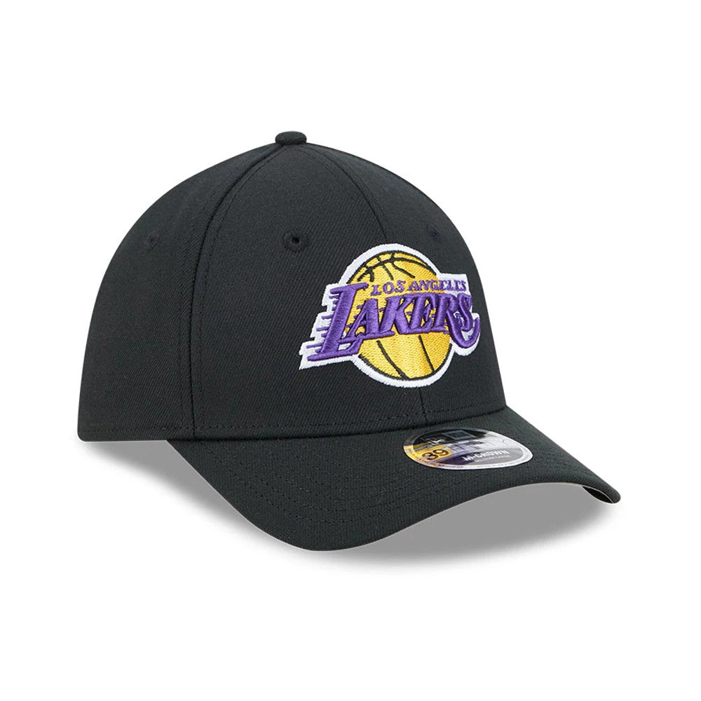 LA Lakers NBA Team Black New Era 39THIRTY M-Crown Stretch Fit Cap, three-quarter view showing the raised purple and yellow Lakers logo embroidered on the front panel, with a curved black visor and a 39THIRTY size sticker on the top.