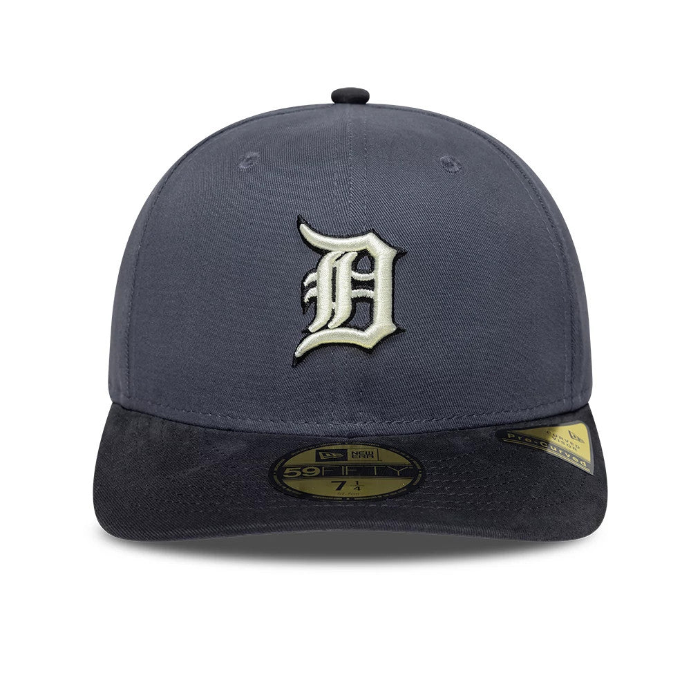 Detroit Tigers MLB Dark Grey New Era 59FIFTY Fitted Cap, front view showing the white embroidered D logo on the front panels, paired with a flat dark grey visor and featuring the gold 59FIFTY size sticker on the visor.