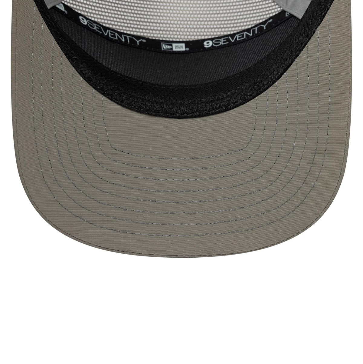 Pictured is this New Era Elevated Basics 9SEVENTY Split Panel Stretch Snap cap in open grey. 7