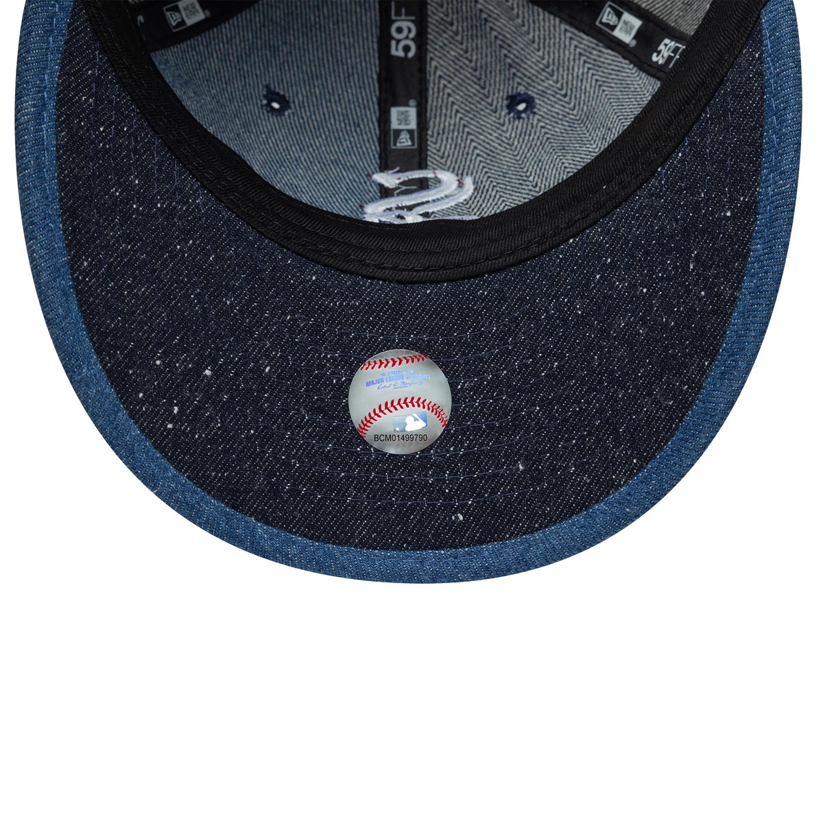 Pictured is this MLB Multipanel Chicago White Sox Retro Crown 59FIFTY Fitted cap in navy. 7