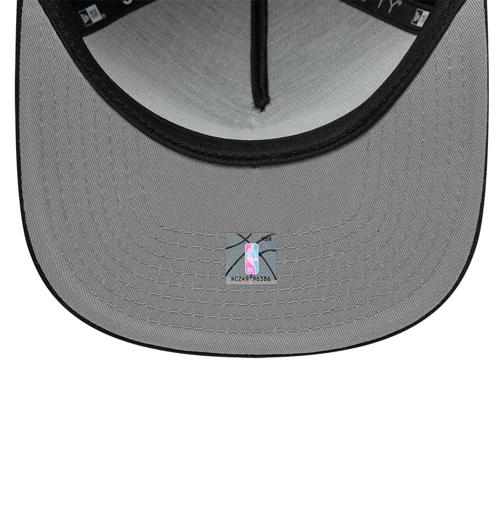 LA Lakers NBA Bead Black New Era 59FIFTY A-Frame Fitted Cap, inside view showing the grey undervisor with an NBA holographic sticker near the centre, black seam taping with white New Era logos, and a black sweatband.