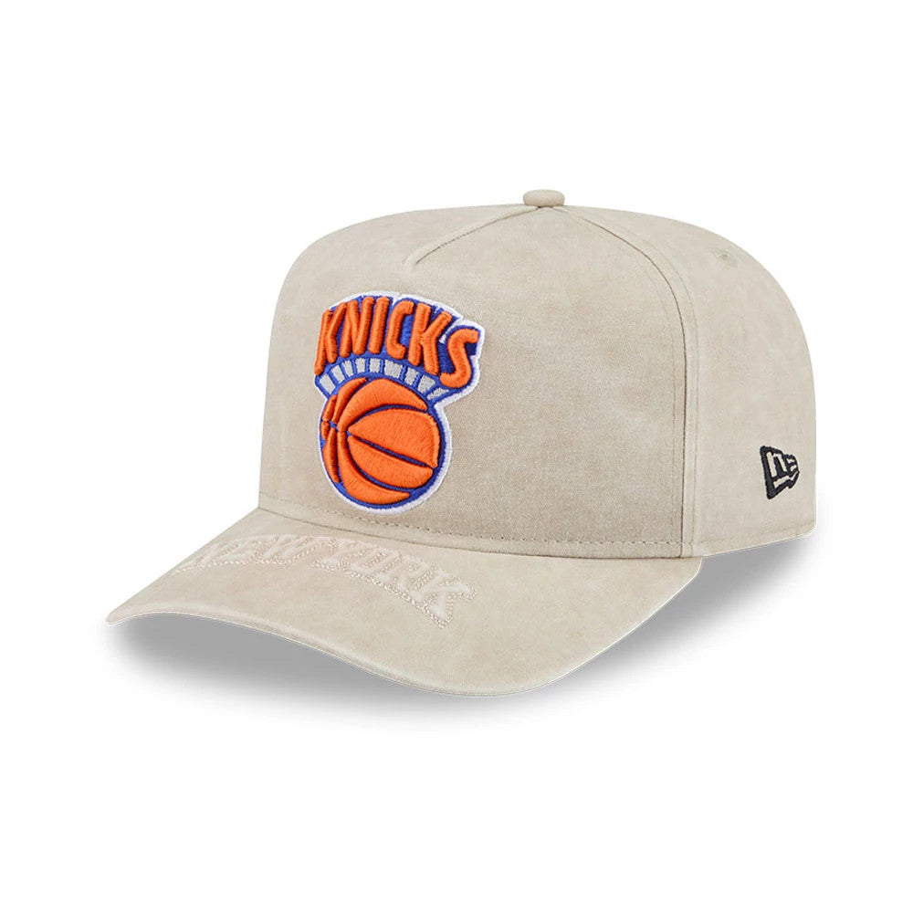 New York Knicks NBA Light Beige New Era 9FIFTY A-Frame Snapback Adjustable Cap, front view showing the orange and blue embroidered Knicks basketball logo on the structured light beige crown, with the New Era flag logo on the left side.