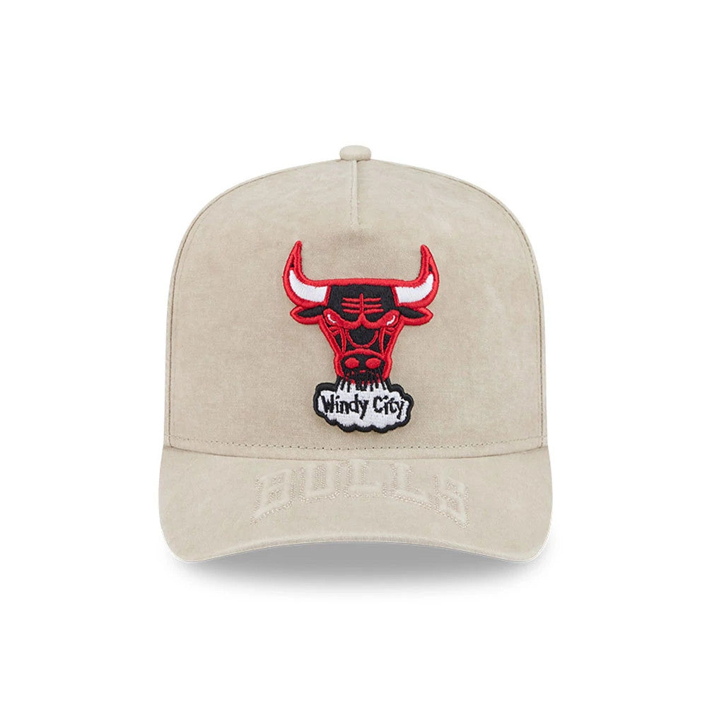 Chicago Bulls NBA Light Beige New Era 9FIFTY A-Frame Snapback Adjustable Cap, front view showing the red and black embroidered Bulls logo with Windy City text on the light beige crown, and BULLS lettering embossed on the matching flat visor.