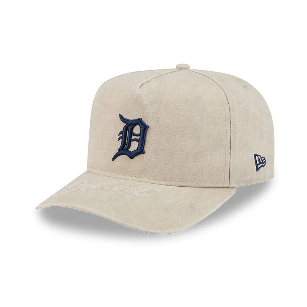 Detroit Tigers MLB Light Beige New Era 9FIFTY A-Frame Snapback Adjustable Cap, three-quarter view showing the navy embroidered D logo on the front panel, a slightly curved visor with embroidery, and the New Era flag logo on the left side.