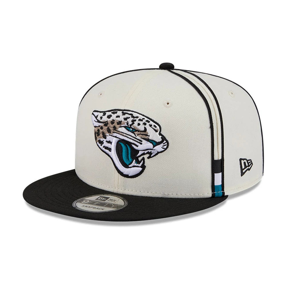 Jaguars NFL Rivalry 2026 White & Black New Era 9FIFTY Snapback Adjustable Cap, three-quarter view showing the jaguar head logo embroidered on the front panel, black flat visor with a 9FIFTY size sticker, and striped on the crown.