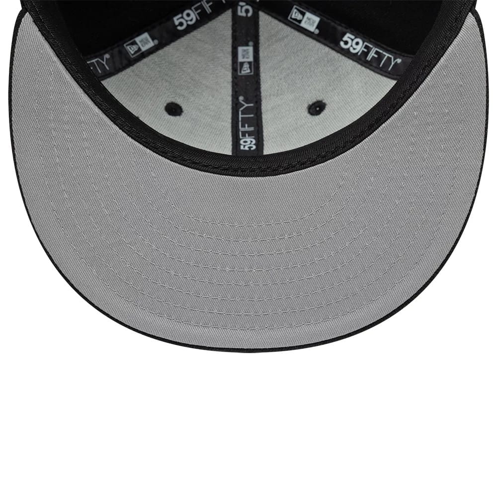 Pictured is this Gettomasa X New Era 59FIFTY Fitted cap in black. 2