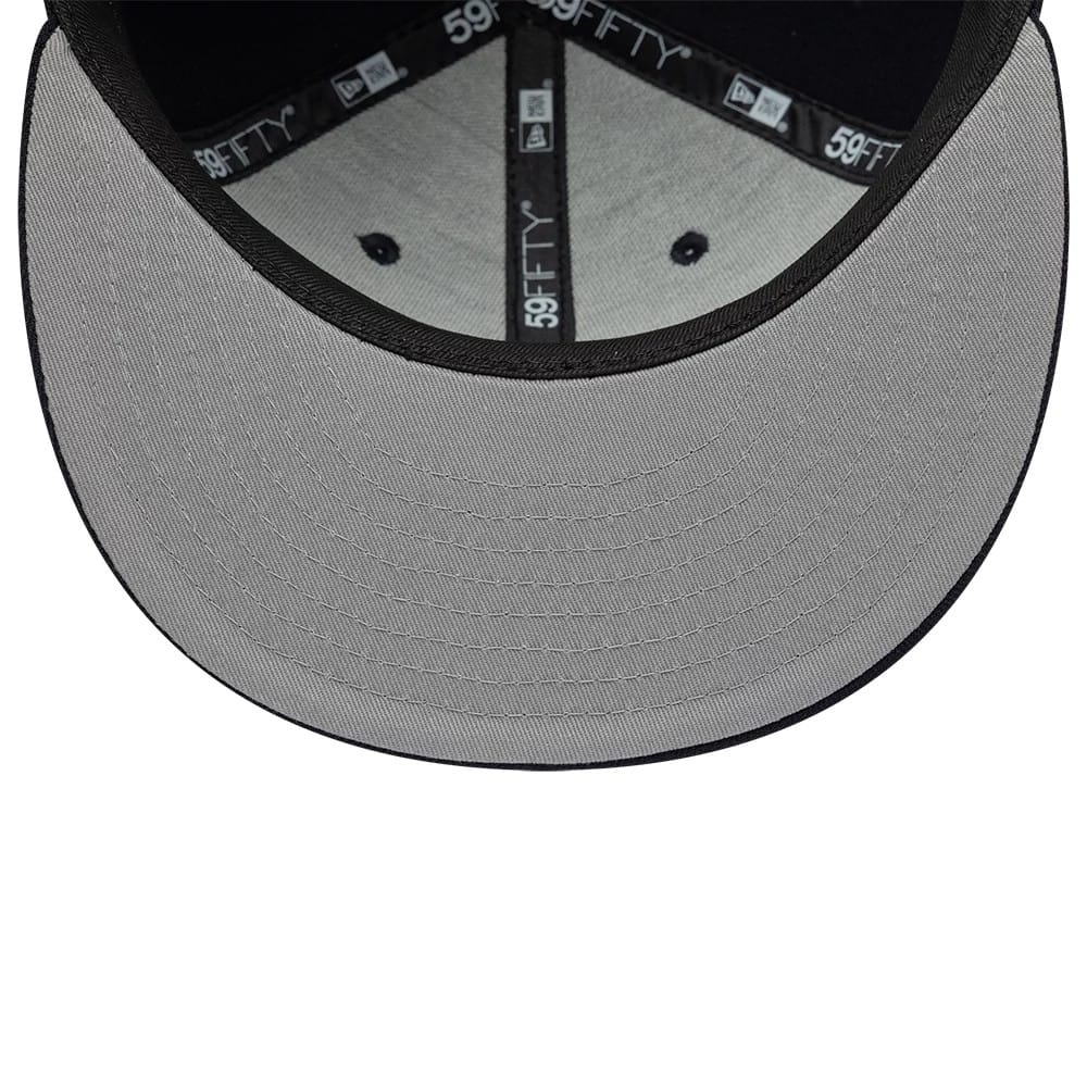 Pictured is this Gettomasa X New Era 59FIFTY Fitted cap in navy. 2