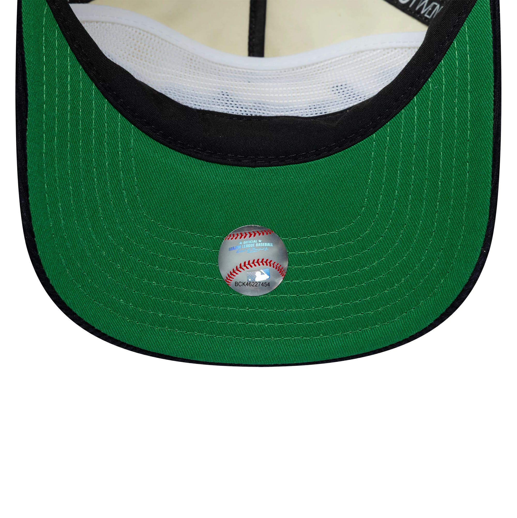 Pictured is this MLB Retro Dynasty New York Yankees 19TWENTY cap in cream & navy. 2