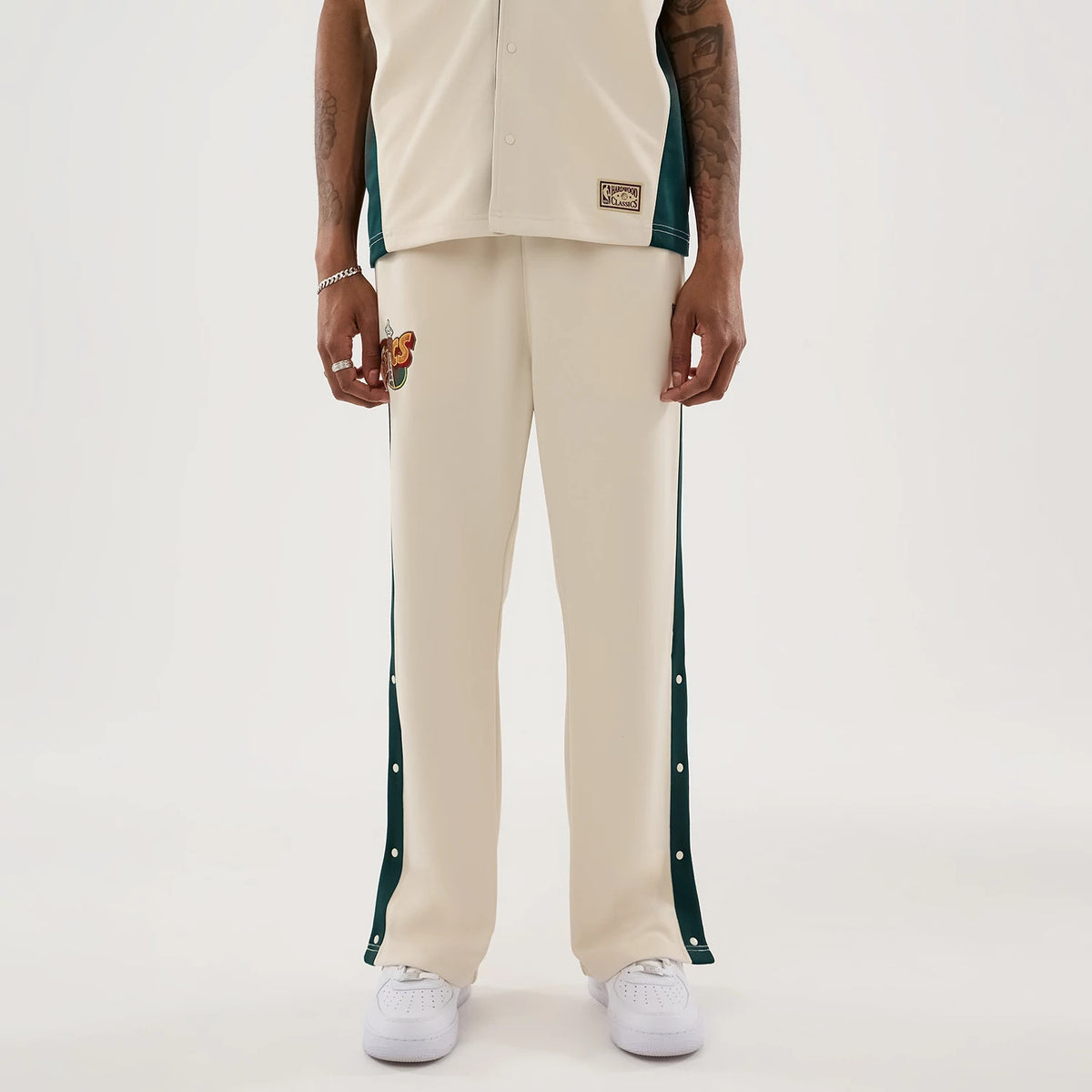 The model is wearing this NBA Hardwood Classic Seattle Supersonics Straight Leg Joggers in light beige. 1