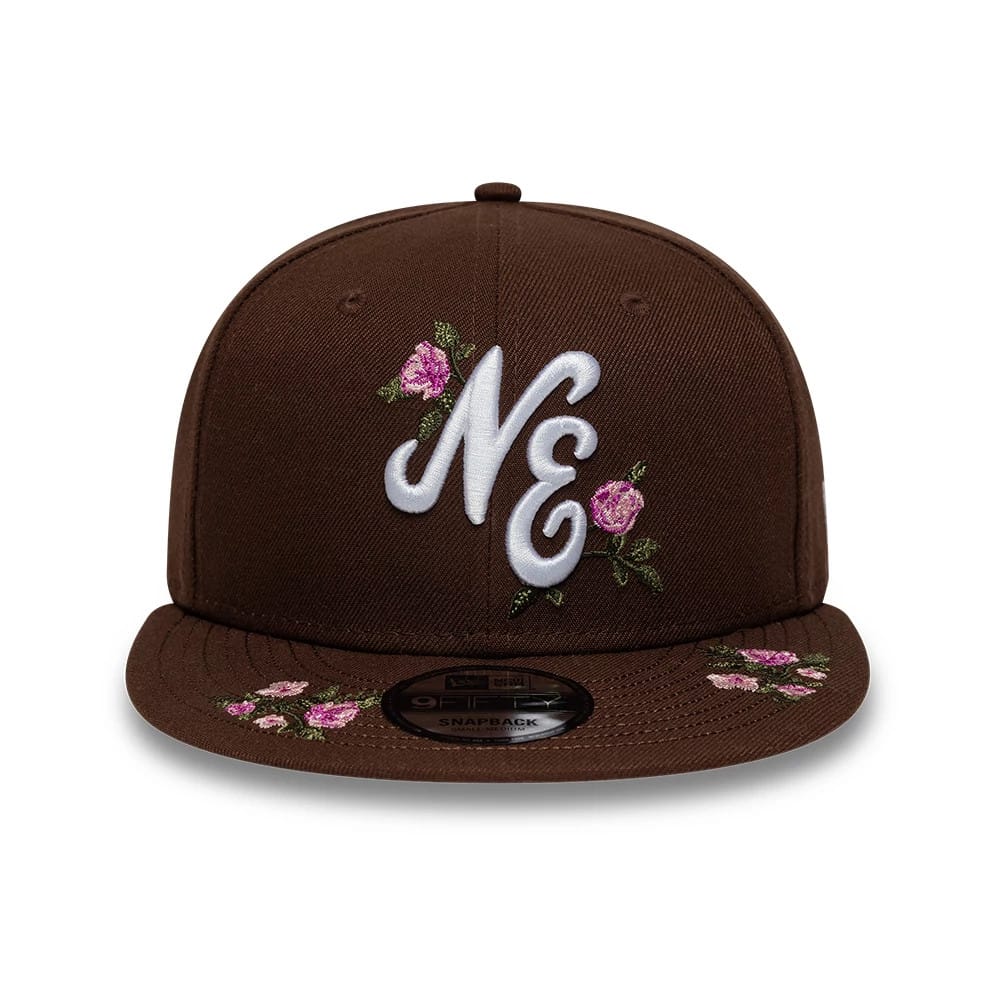 Pictured is this New Era Floral 9FIFTY Snapback cap in dark brown. 3