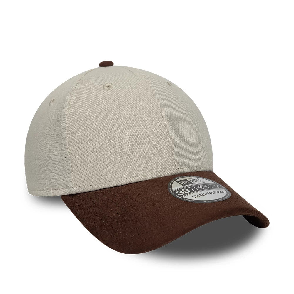 Pictured is this New Era Suede Visor 39THIRTY Stretch Fit cap in light beige. 3