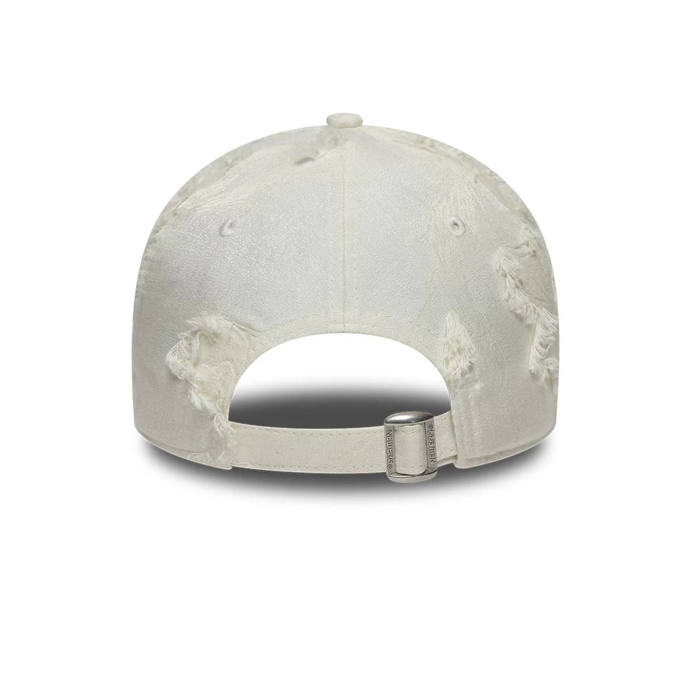 Pictured is this MLB Frayed New York Yankees 9TWENTY cap in light beige. 4